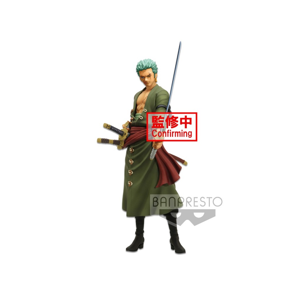 figurine représentant zoro le chasseur de pirate de l'équipage du chapeau de paille